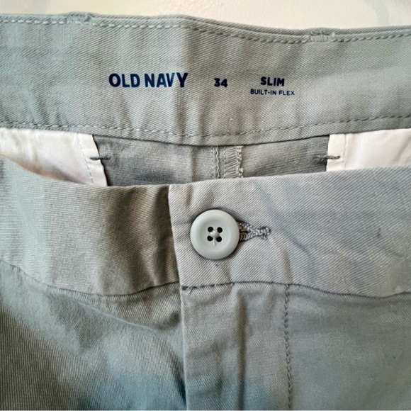 NWT Old Navy Slim Built-In Flex Men’s 34 & 8 Inseam Shorts - Picture 2 of 4